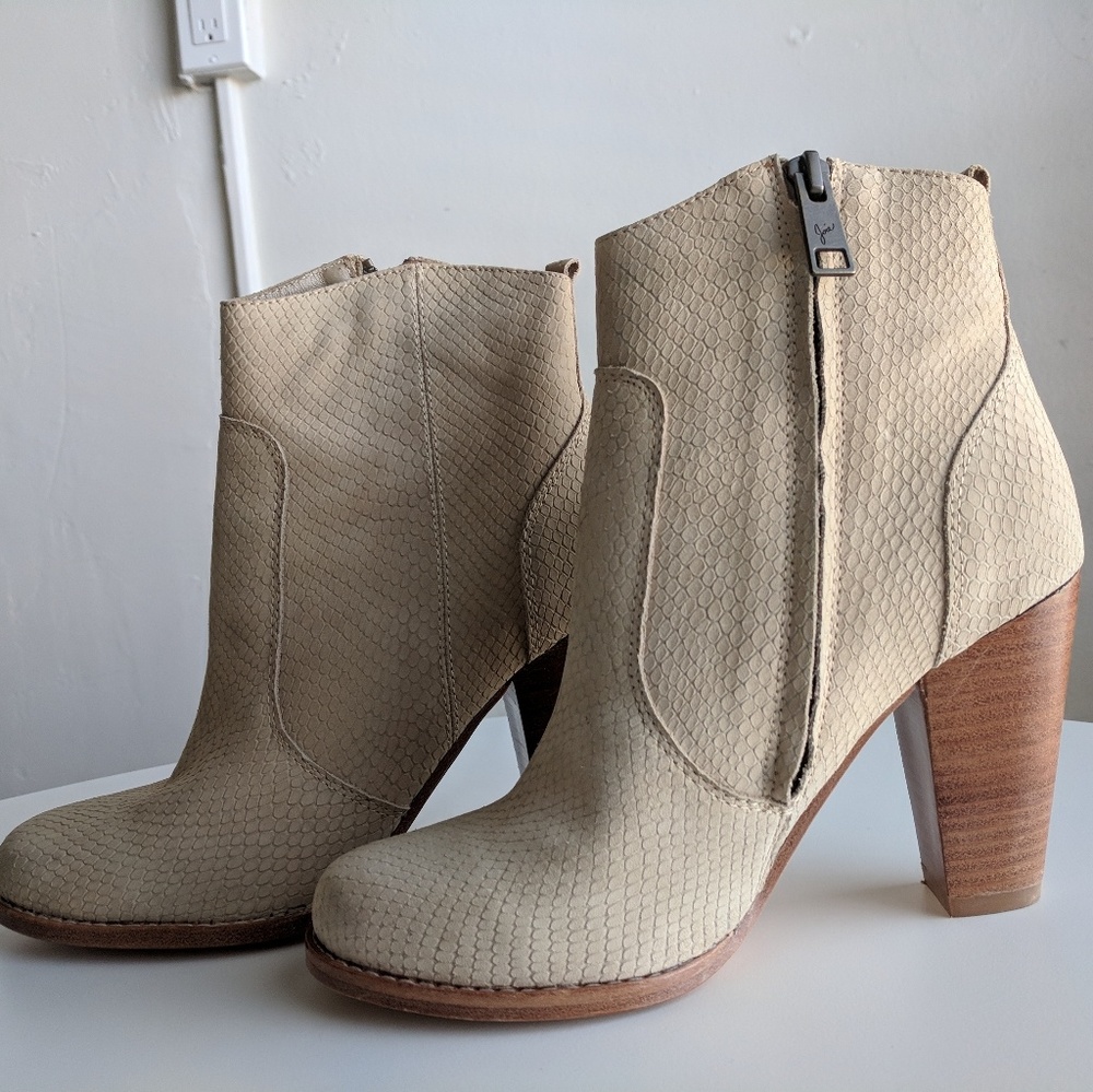 Joie Dalton Women's Creme Snakeskin Print Boots